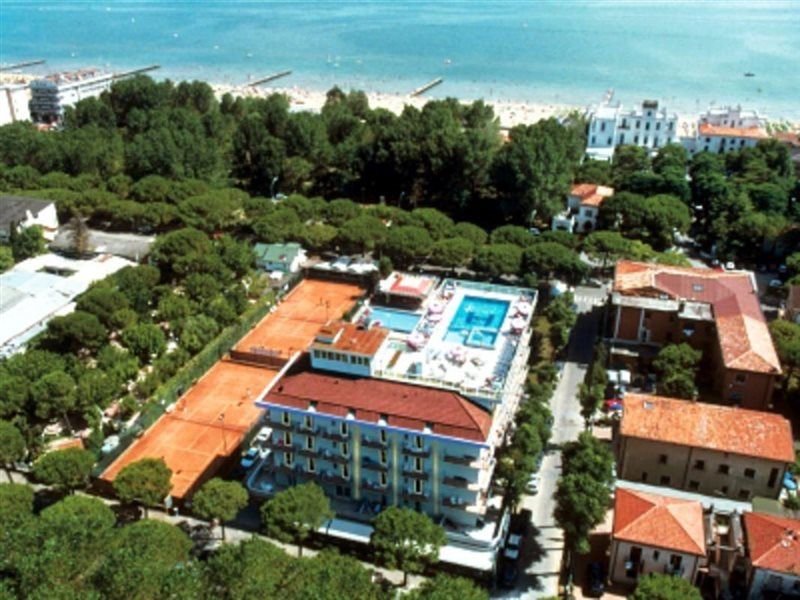 Hotel Colombo Lido di Jesolo Exterior photo