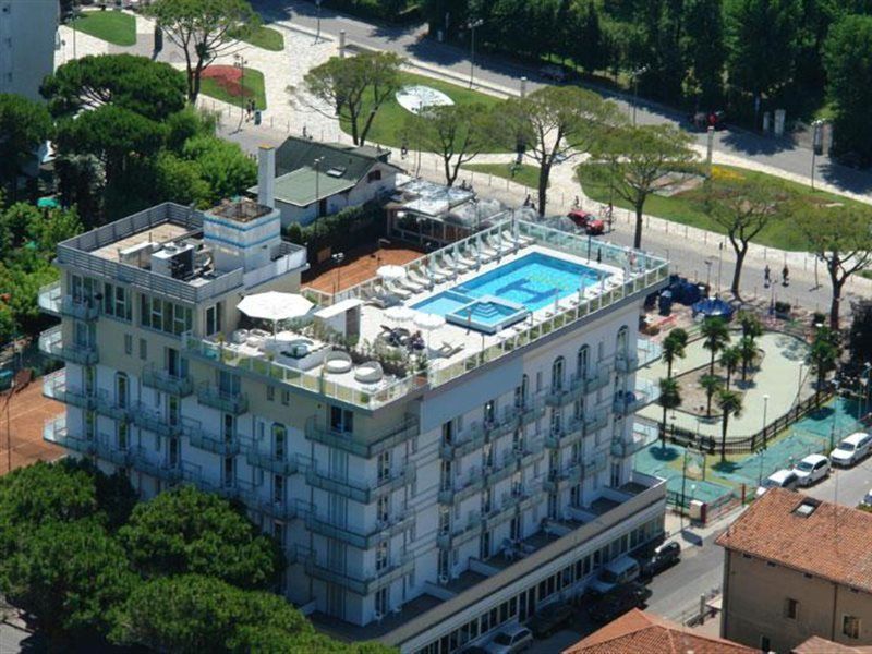 Hotel Colombo Lido di Jesolo Exterior photo